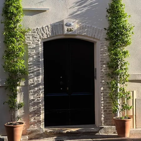 Old Town-exceptional Apartment-in Absolute Calm Apartament