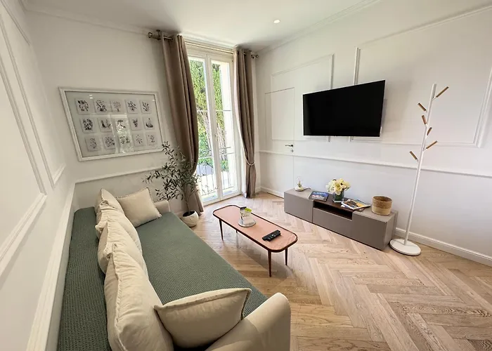 Old Town-exceptional Apartment-in Absolute Calm アパート アンティーブ